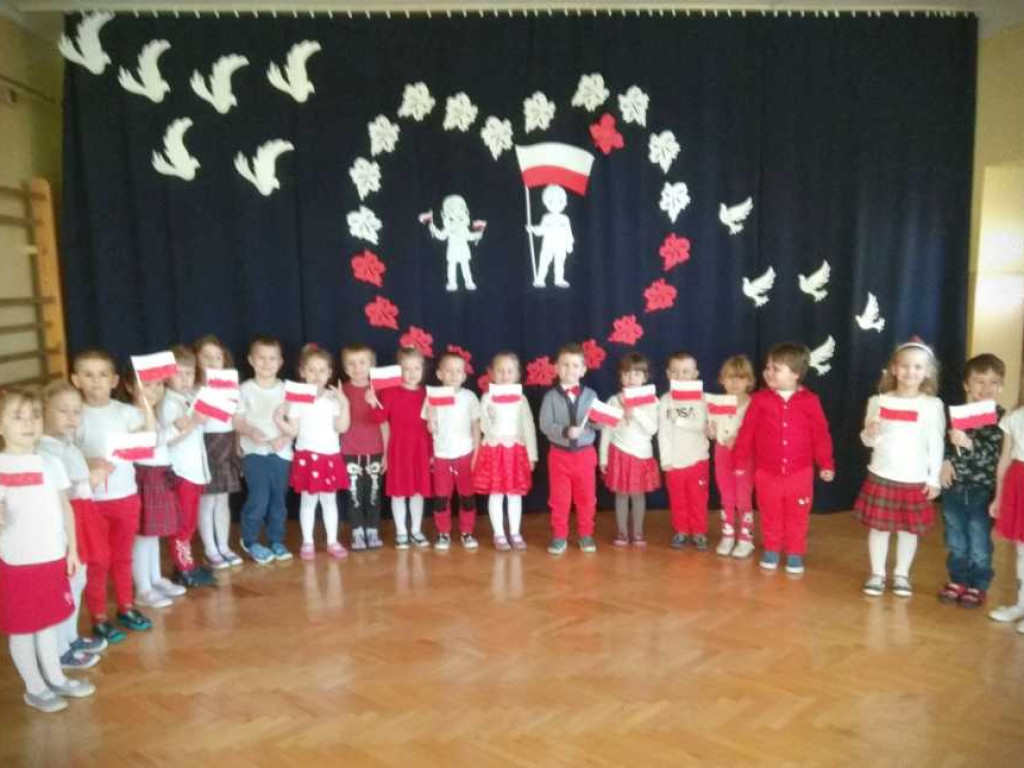 Hrubieszów: Obchody Święta Konstytucji 3 Maja i Dnia Flagi w Przedszkolu nr 2