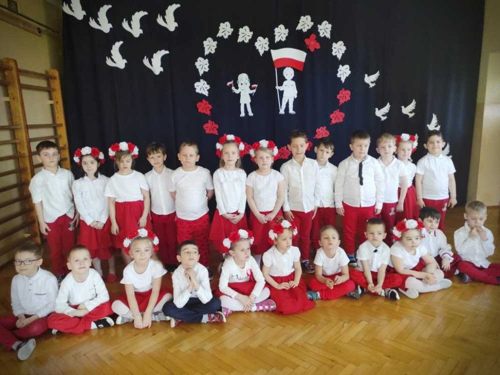 Hrubieszów: Obchody Święta Konstytucji 3 Maja i Dnia Flagi w Przedszkolu nr 2