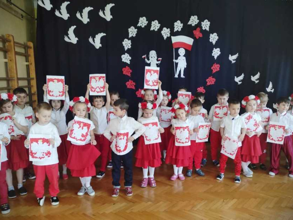 Hrubieszów: Obchody Święta Konstytucji 3 Maja i Dnia Flagi w Przedszkolu nr 2