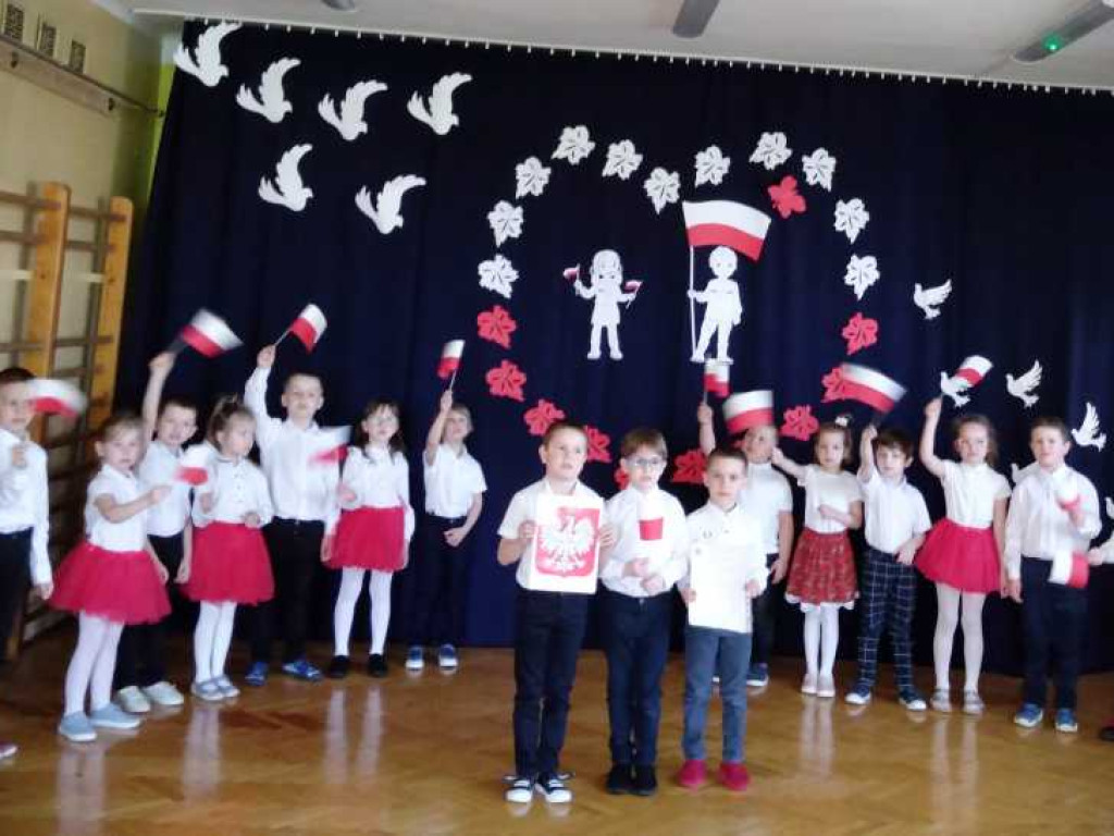 Hrubieszów: Obchody Święta Konstytucji 3 Maja i Dnia Flagi w Przedszkolu nr 2