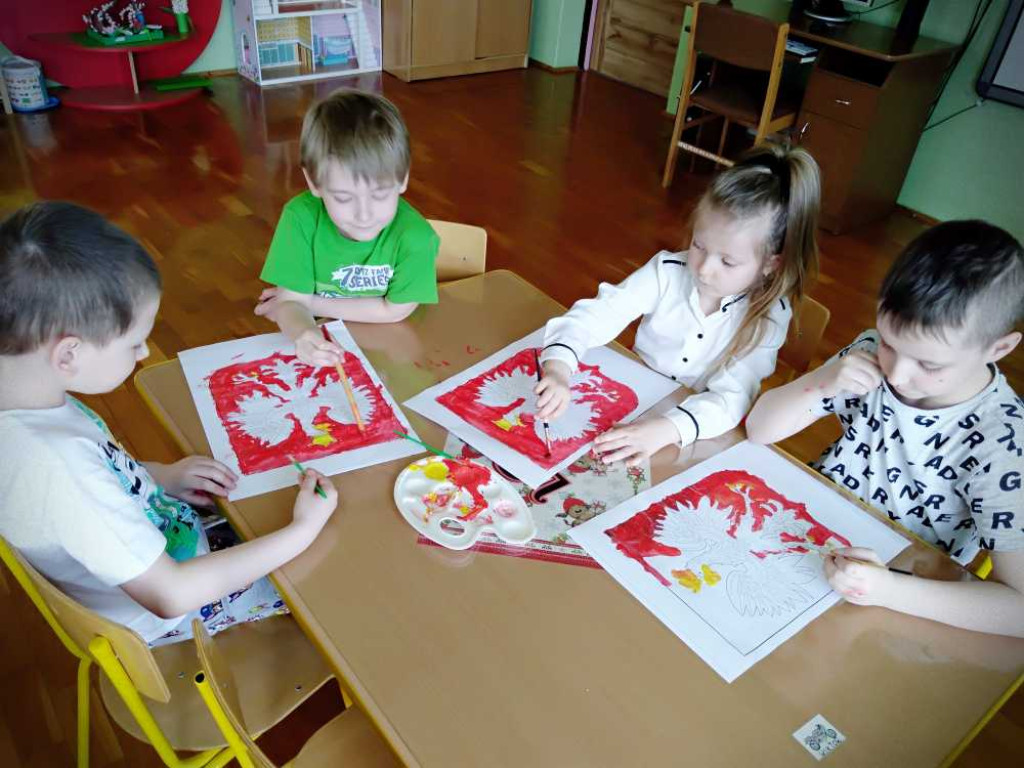 Hrubieszów: Obchody Święta Konstytucji 3 Maja i Dnia Flagi w Przedszkolu nr 2
