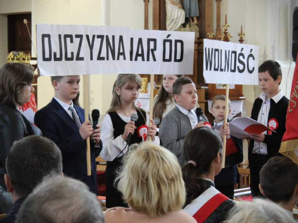 Obchody 231 rocznicy uchwalenia Konstytucji 3 Maja w Trzeszczanach (ZDJĘCIA)