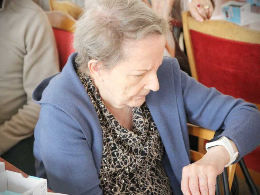 Hrubieszów: Seniorzy otrzymali opaski bezpieczeństwa (ZDJĘCIA)