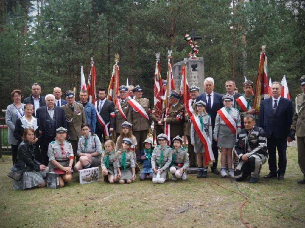 Uroczystości patriotyczno-religijnej upamiętniającej 77. rocznicę rozbicia Obozu Zagłady Żołnierzy Armii Krajowej w Błudku (ZDJĘCIA)