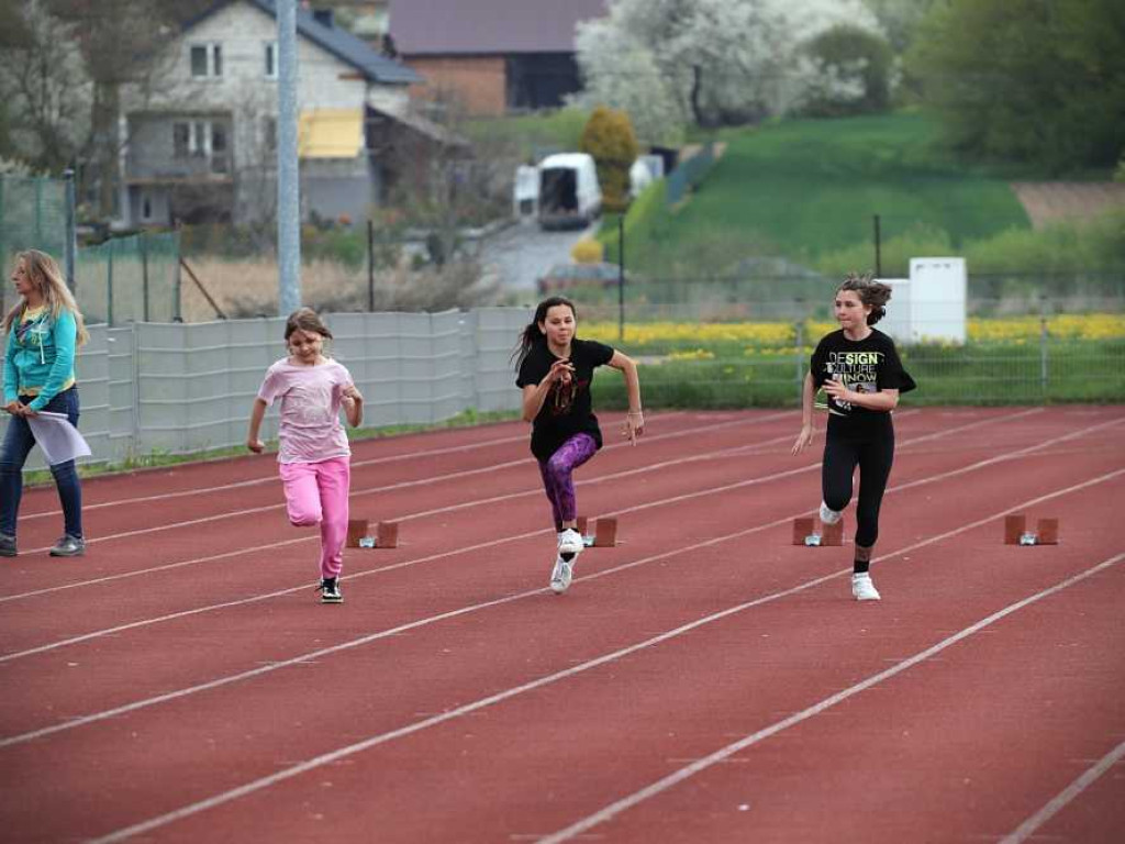 Powiatowe Igrzyska w trójboju i czwórboju lekkoatletycznym (ZDJĘCIA)