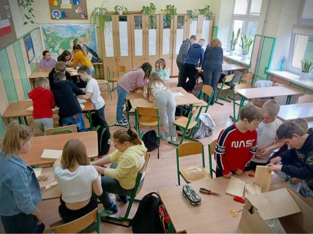 Dwójka: Budujemy budki lęgowe dla ptaków (ZDJĘCIA)