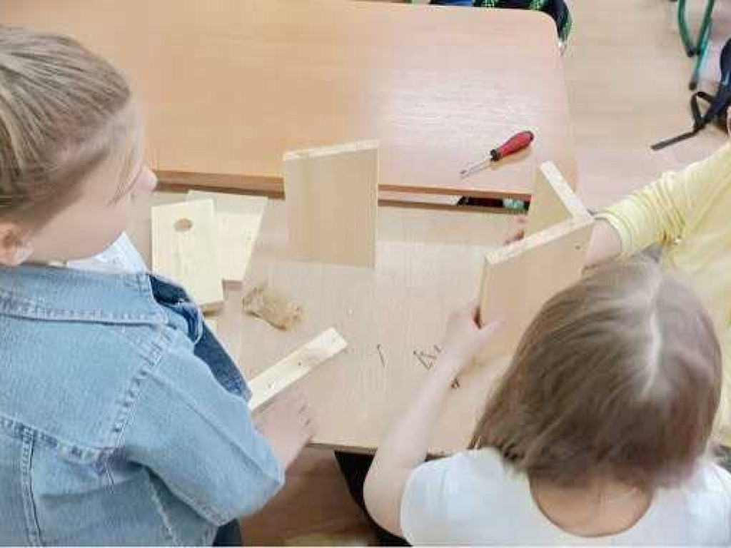 Dwójka: Budujemy budki lęgowe dla ptaków (ZDJĘCIA)