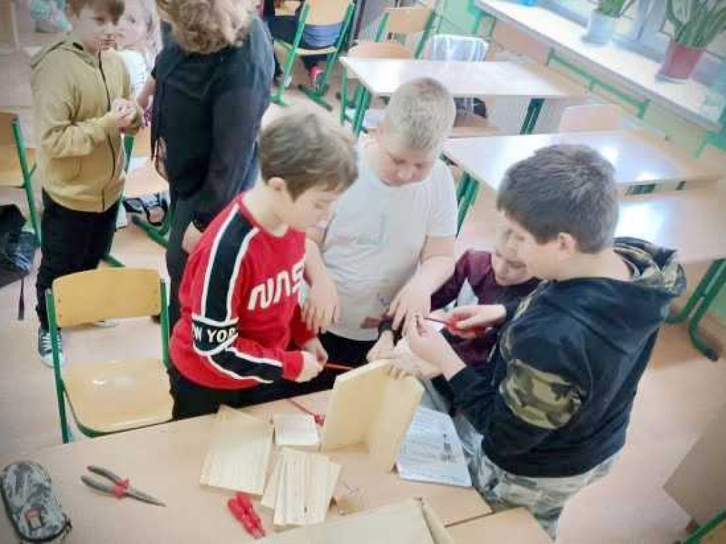 Dwójka: Budujemy budki lęgowe dla ptaków (ZDJĘCIA)