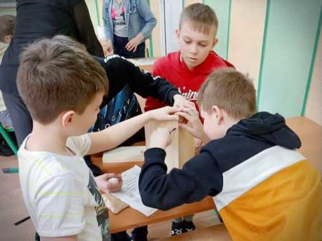Dwójka: Budujemy budki lęgowe dla ptaków (ZDJĘCIA)