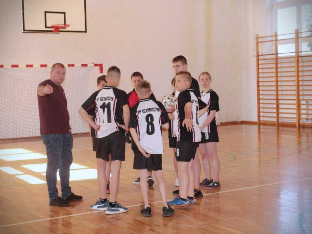 XVII Turniej Halowej Piłki Nożnej o Puchar Przewodniczącej Rady Gminy Hrubieszów (ZDJĘCIA)