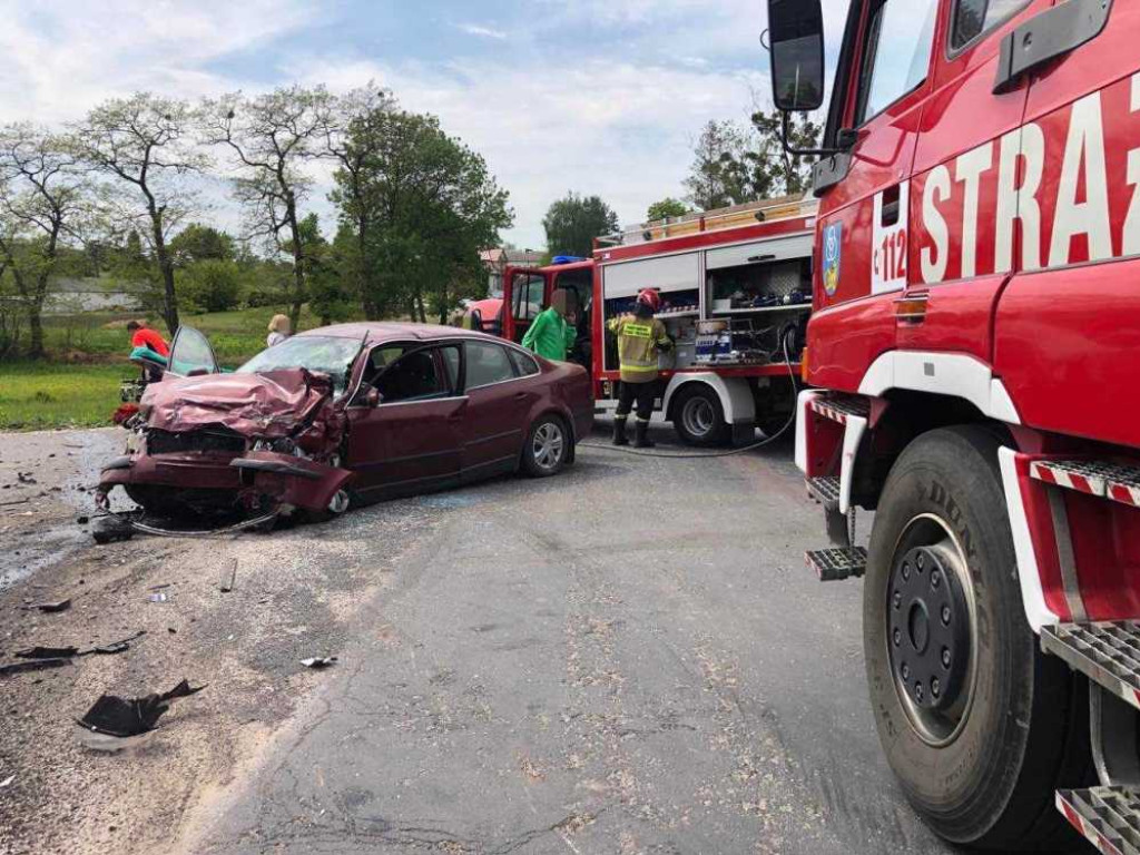 Groźny wypadek w Mołodiatyczach. Trzy osoby ranne (ZDJĘCIA)
