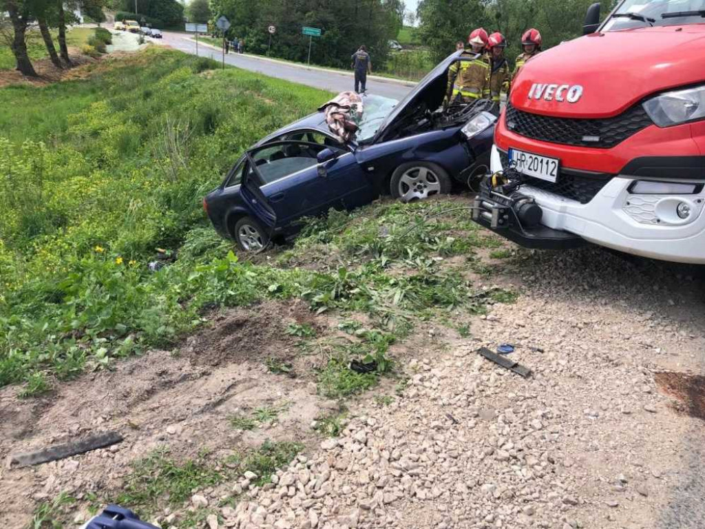 Groźny wypadek w Mołodiatyczach. Trzy osoby ranne (ZDJĘCIA)