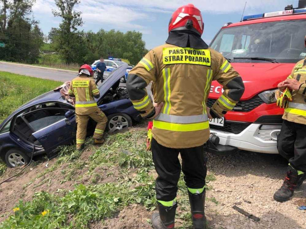 Groźny wypadek w Mołodiatyczach. Trzy osoby ranne (ZDJĘCIA)