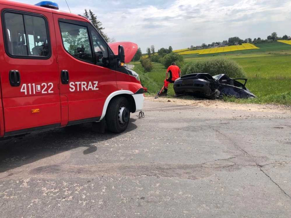 Groźny wypadek w Mołodiatyczach. Trzy osoby ranne (ZDJĘCIA)
