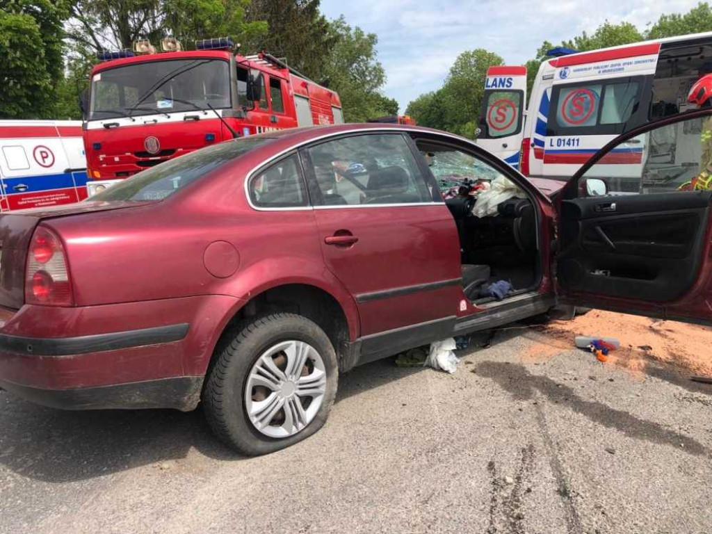 Groźny wypadek w Mołodiatyczach. Trzy osoby ranne (ZDJĘCIA)
