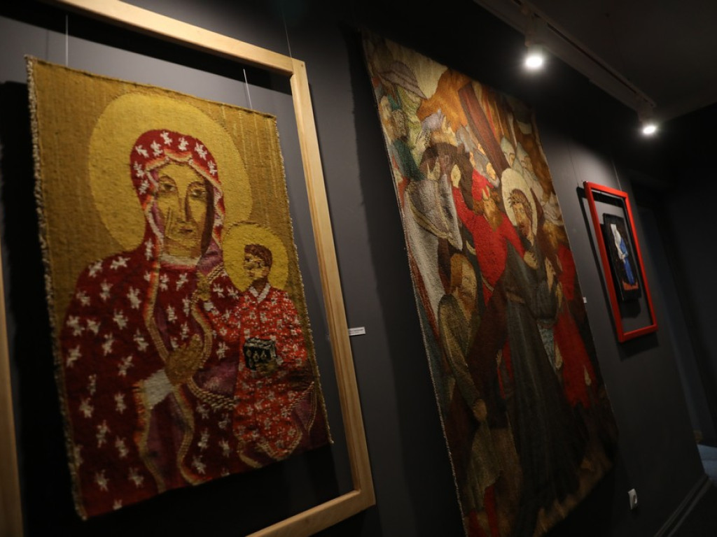 Hrubieszów: Przenikanie światła - wernisaż wystawy tkactwa Magdaleny Sielickiej (ZDJĘCIA)