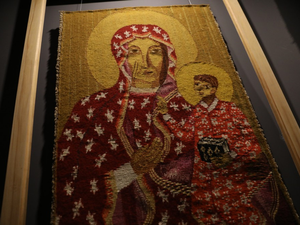 Hrubieszów: Przenikanie światła - wernisaż wystawy tkactwa Magdaleny Sielickiej (ZDJĘCIA)
