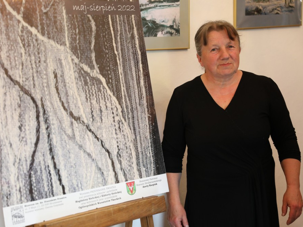 Hrubieszów: Przenikanie światła - wernisaż wystawy tkactwa Magdaleny Sielickiej (ZDJĘCIA)