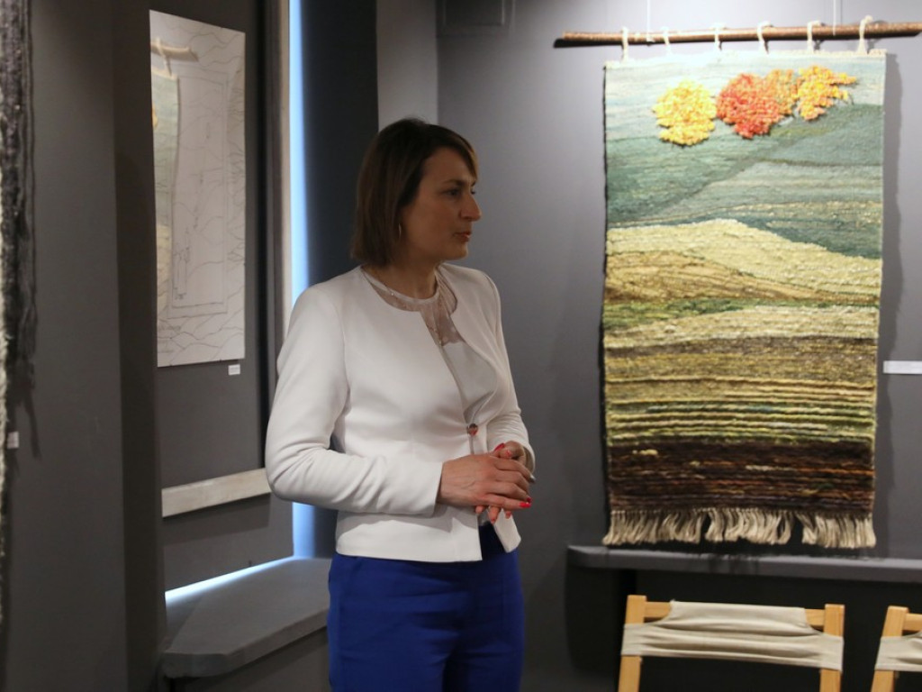 Hrubieszów: Przenikanie światła - wernisaż wystawy tkactwa Magdaleny Sielickiej (ZDJĘCIA)