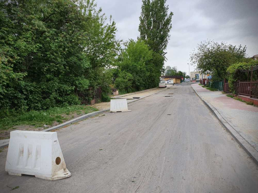Hrubieszów: Droga dojazdowa do basenu na ukończeniu (ZDJĘCIA)