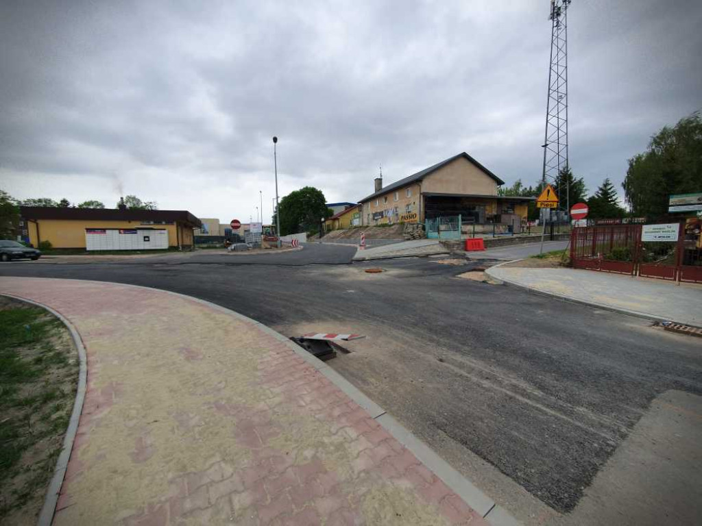 Hrubieszów: Droga dojazdowa do basenu na ukończeniu (ZDJĘCIA)