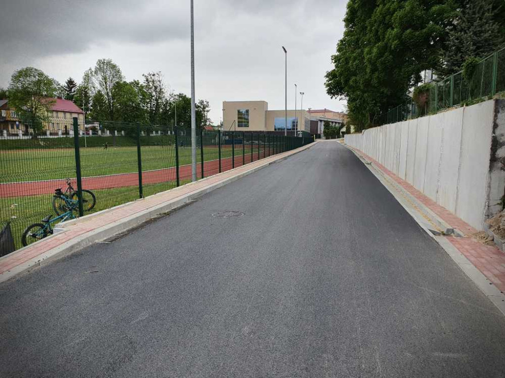Hrubieszów: Droga dojazdowa do basenu na ukończeniu (ZDJĘCIA)