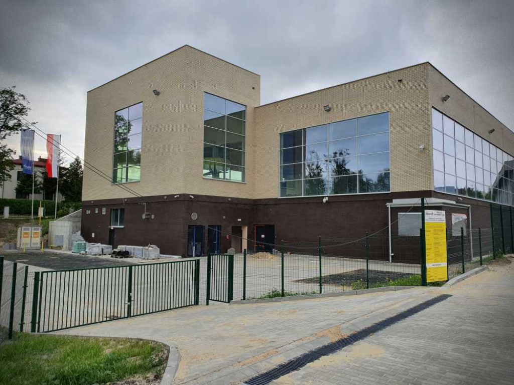 Hrubieszów: Droga dojazdowa do basenu na ukończeniu (ZDJĘCIA)