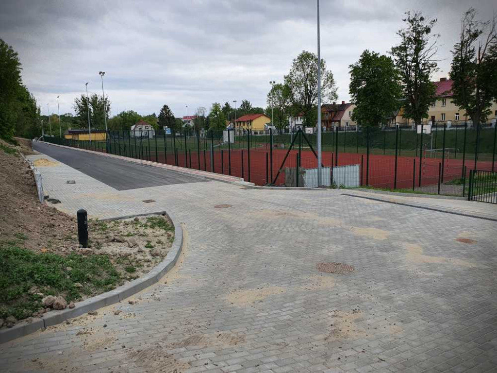 Hrubieszów: Droga dojazdowa do basenu na ukończeniu (ZDJĘCIA)