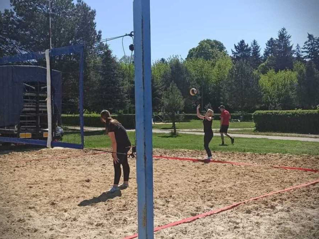 Powiatowe zawody SZS w siatkówce plażowej (ZDJĘCIA)