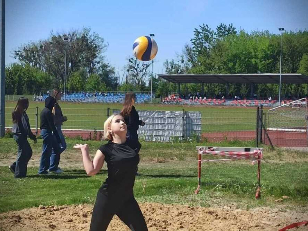 Powiatowe zawody SZS w siatkówce plażowej (ZDJĘCIA)