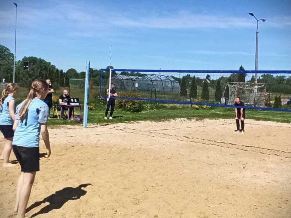 Powiatowe zawody SZS w siatkówce plażowej (ZDJĘCIA)