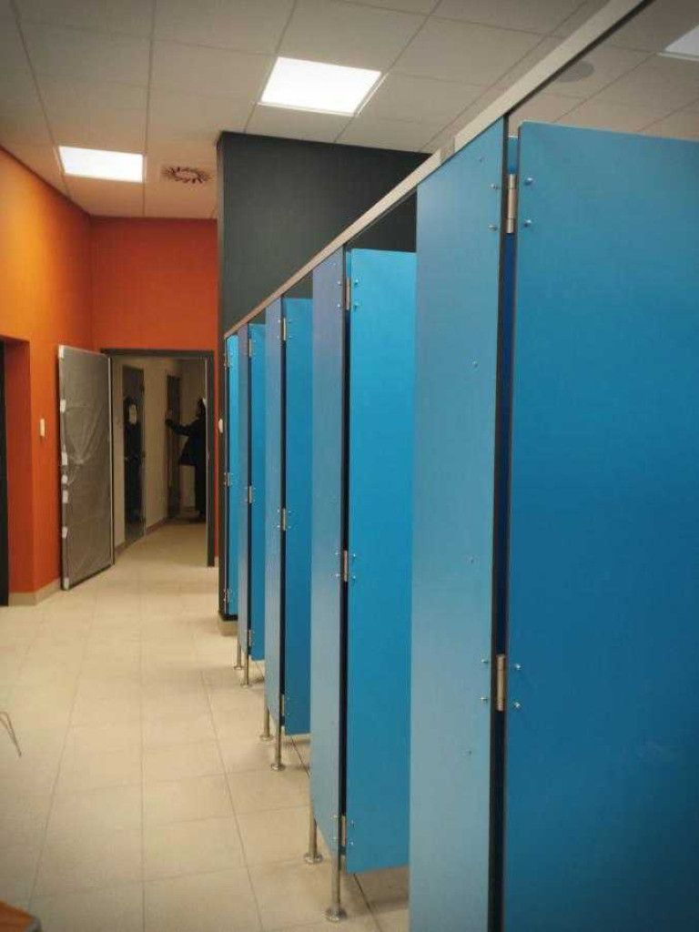 Hrubieszów: Trwają prace porządkowe i poprawkowe na pływalni (ZDJĘCIA)