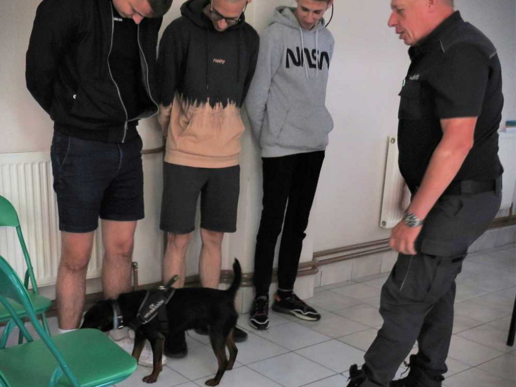 Hrubieszów: Spotkanie z funkcjonariuszami zakładu karnego w ZS nr 1 [ZDJĘCIA]