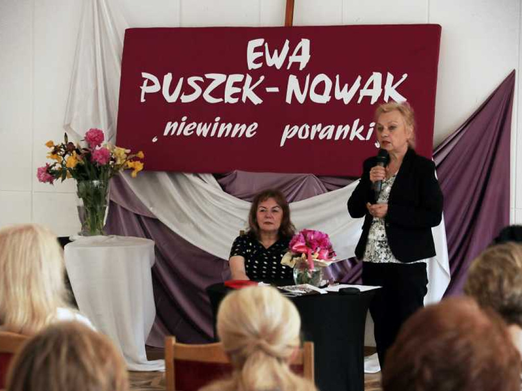 Hrubieszów: Niewinne poranki - nowy tomik poezji Ewy Puszek-Nowak [ZDJĘCIA]