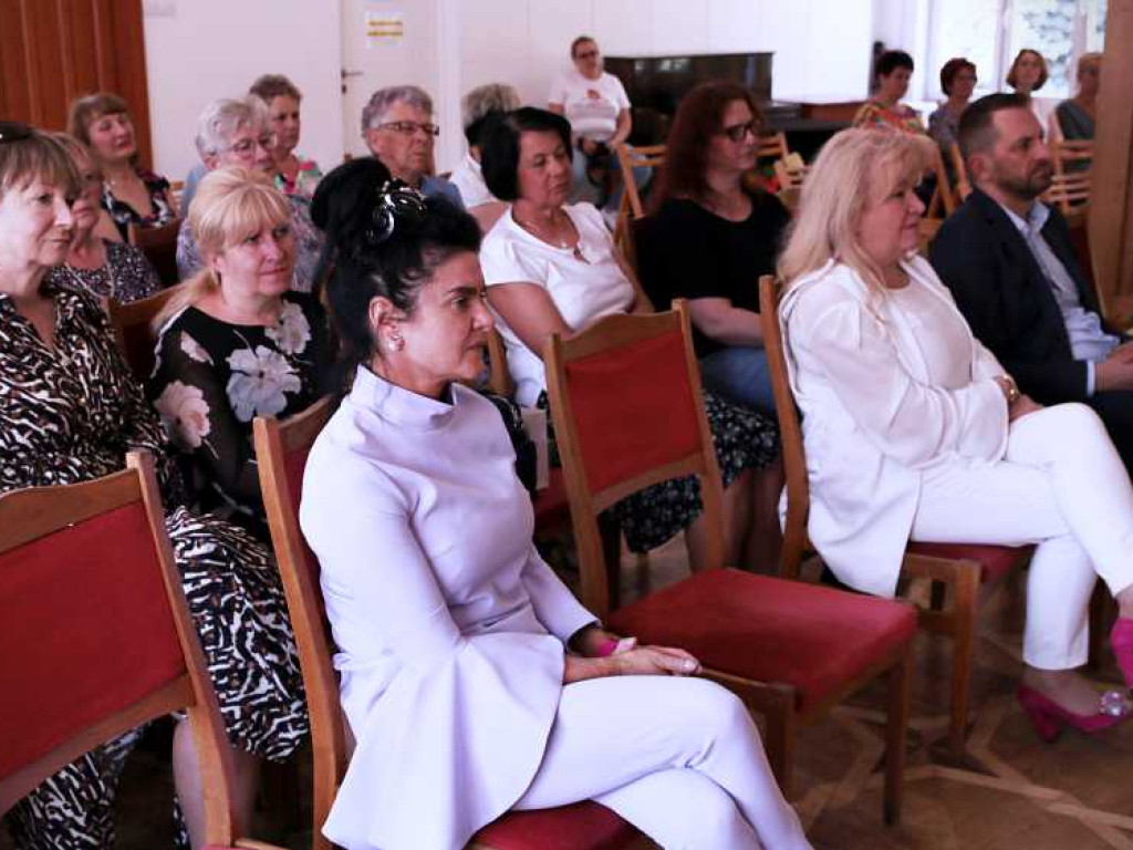 Hrubieszów: Niewinne poranki - nowy tomik poezji Ewy Puszek-Nowak [ZDJĘCIA]