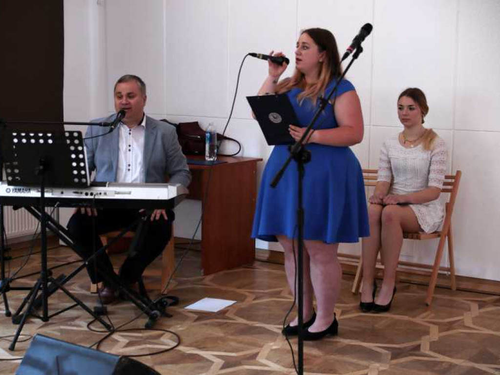 Hrubieszów: Niewinne poranki - nowy tomik poezji Ewy Puszek-Nowak [ZDJĘCIA]