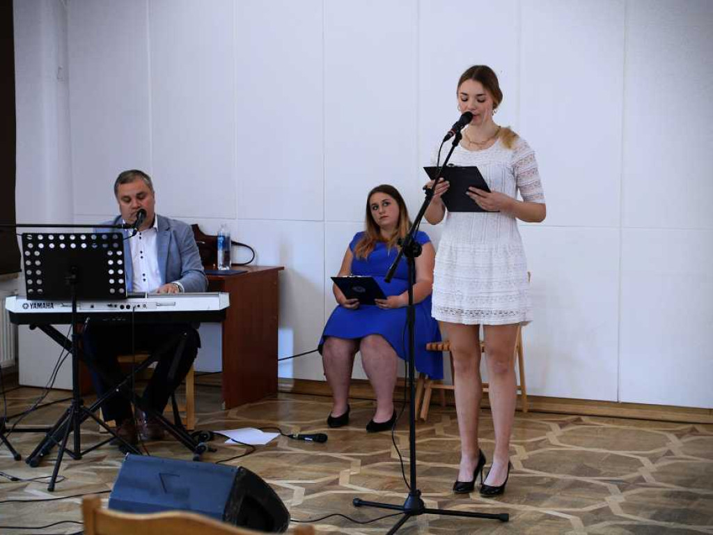 Hrubieszów: Niewinne poranki - nowy tomik poezji Ewy Puszek-Nowak [ZDJĘCIA]