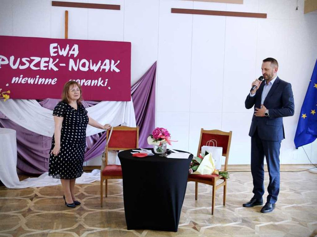 Hrubieszów: Niewinne poranki - nowy tomik poezji Ewy Puszek-Nowak [ZDJĘCIA]