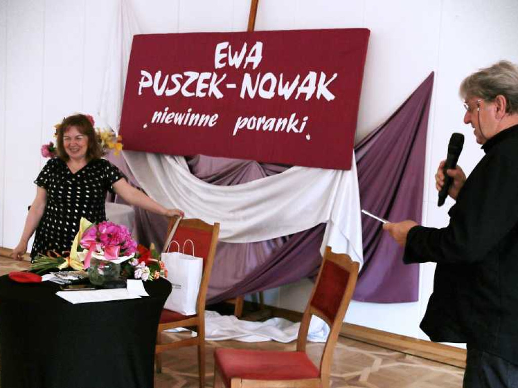 Hrubieszów: Niewinne poranki - nowy tomik poezji Ewy Puszek-Nowak [ZDJĘCIA]