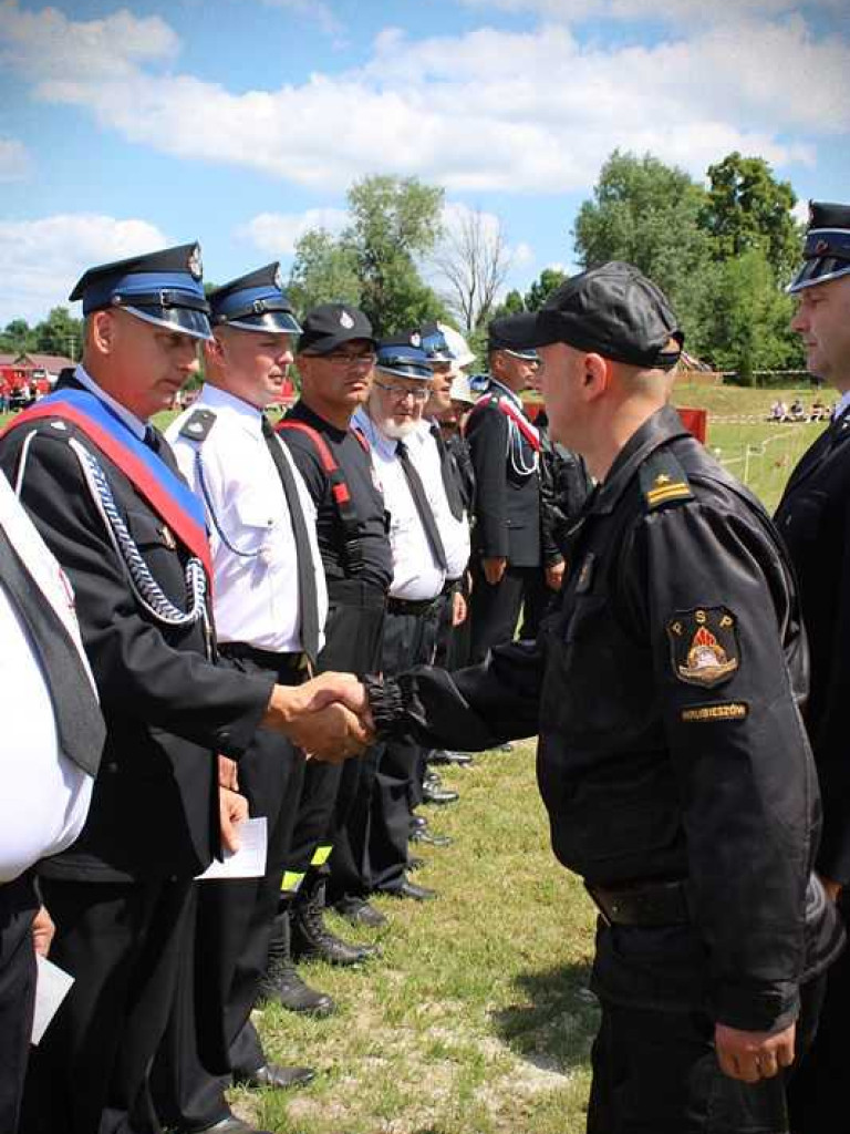 Gminne zawody sportowo-pożarnicze w Hulczu. Medale i odznaczenia dla druhów [ZDJĘCIA]