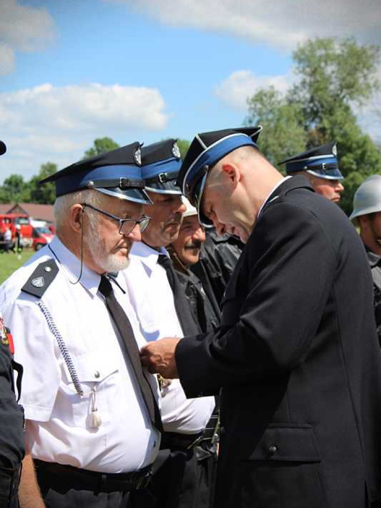 Gminne zawody sportowo-pożarnicze w Hulczu. Medale i odznaczenia dla druhów [ZDJĘCIA]