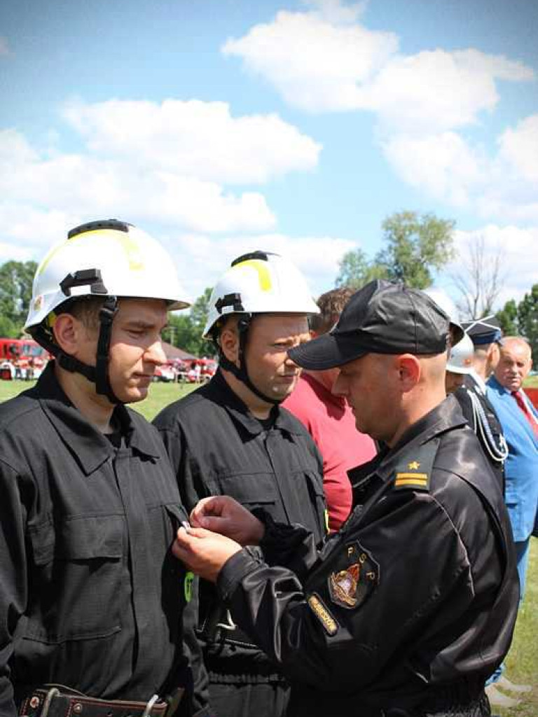 Gminne zawody sportowo-pożarnicze w Hulczu. Medale i odznaczenia dla druhów [ZDJĘCIA]