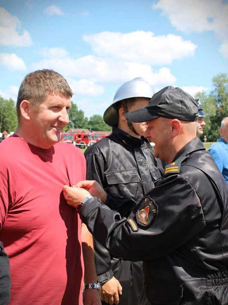 Gminne zawody sportowo-pożarnicze w Hulczu. Medale i odznaczenia dla druhów [ZDJĘCIA]