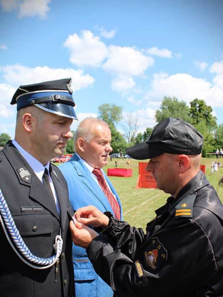 Gminne zawody sportowo-pożarnicze w Hulczu. Medale i odznaczenia dla druhów [ZDJĘCIA]
