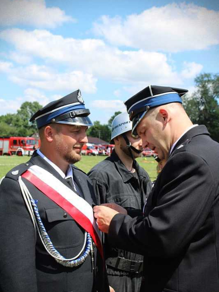 Gminne zawody sportowo-pożarnicze w Hulczu. Medale i odznaczenia dla druhów [ZDJĘCIA]