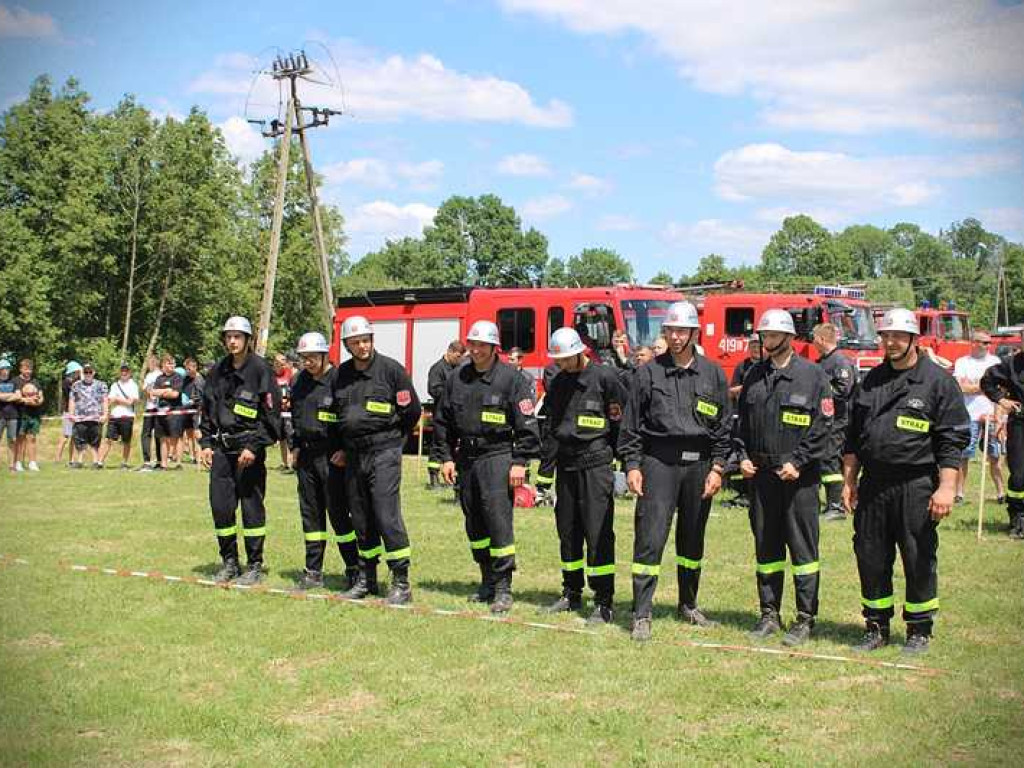 Gminne zawody sportowo-pożarnicze w Hulczu. Medale i odznaczenia dla druhów [ZDJĘCIA]