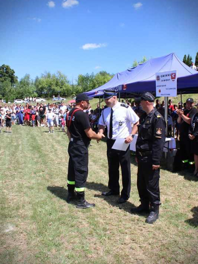 Gminne zawody sportowo-pożarnicze w Hulczu. Medale i odznaczenia dla druhów [ZDJĘCIA]
