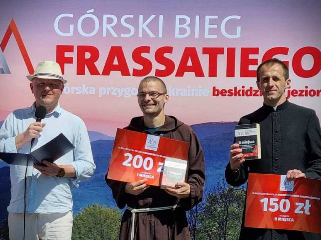 Ksiądz Tomasz Szady wicemistrzem Polski Duchowieństwa w Górskim Biegu [ZDJĘCIA]