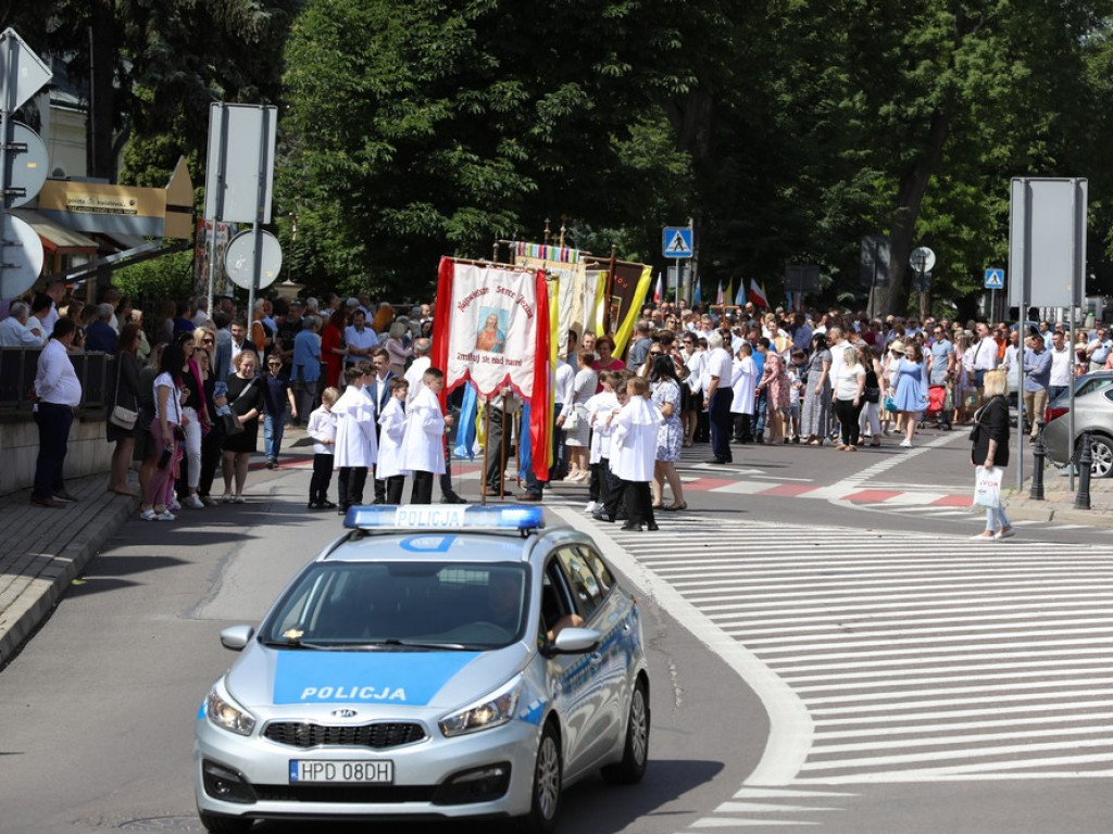 Hrubieszów: Procesja Bożego Ciała w parafiach św. Mikołaja i św. Stanisława Kostki [ZDJĘCIA]