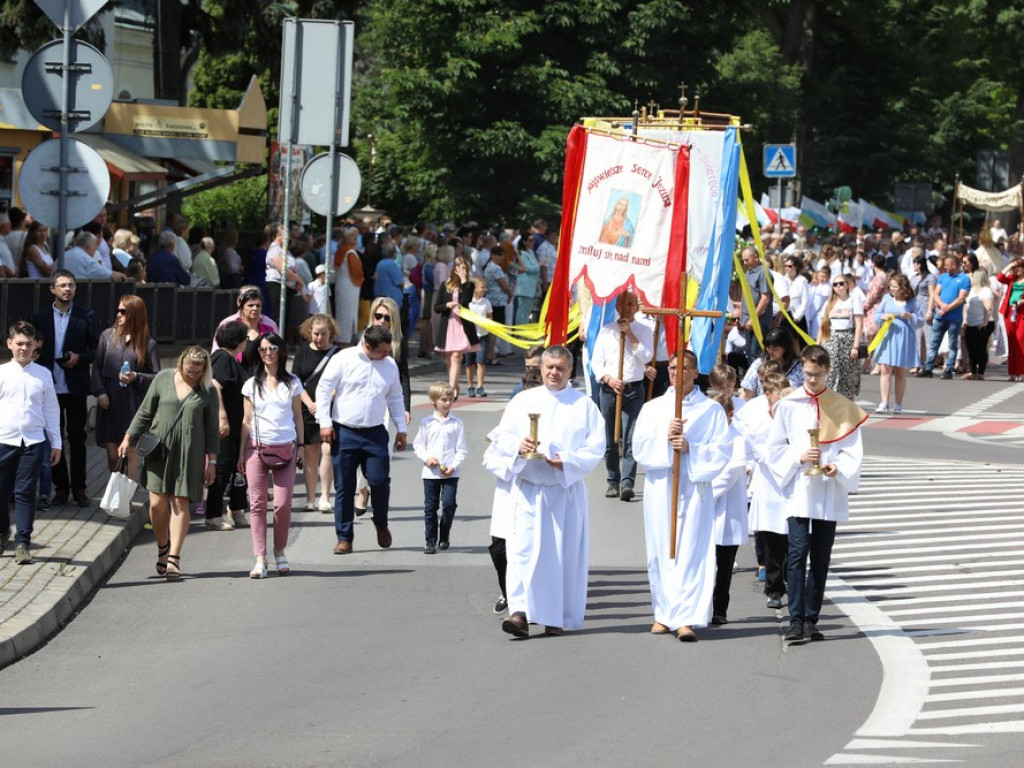 Hrubieszów: Procesja Bożego Ciała w parafiach św. Mikołaja i św. Stanisława Kostki [ZDJĘCIA]